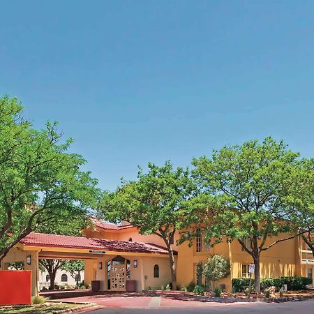 Baymont By Wyndham Lubbock - Downtown Civic Center Hotel Exterior photo