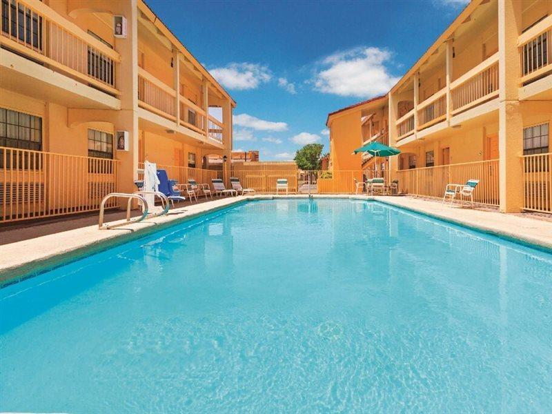 Baymont By Wyndham Lubbock - Downtown Civic Center Hotel Exterior photo