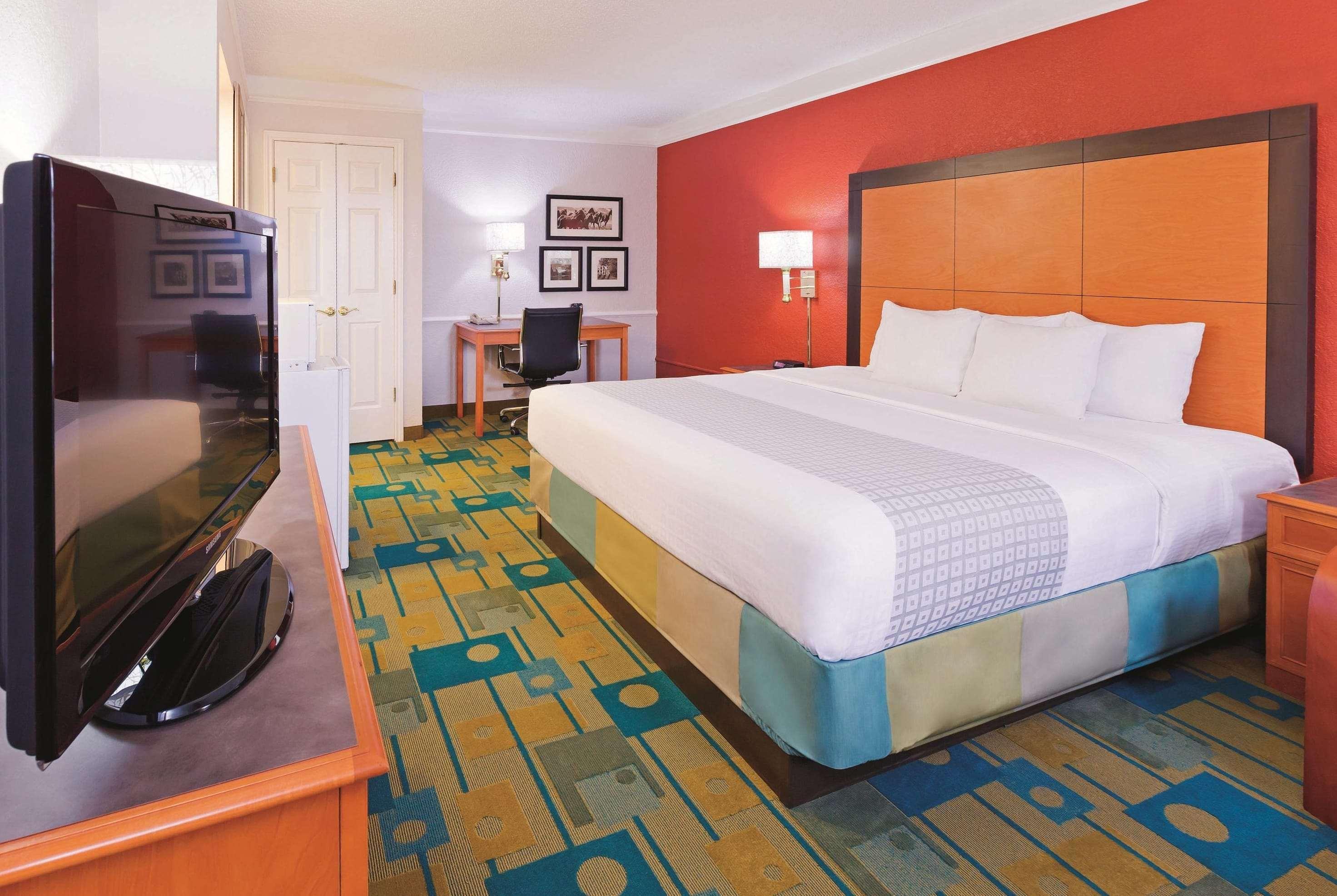 Baymont By Wyndham Lubbock - Downtown Civic Center Hotel Exterior photo