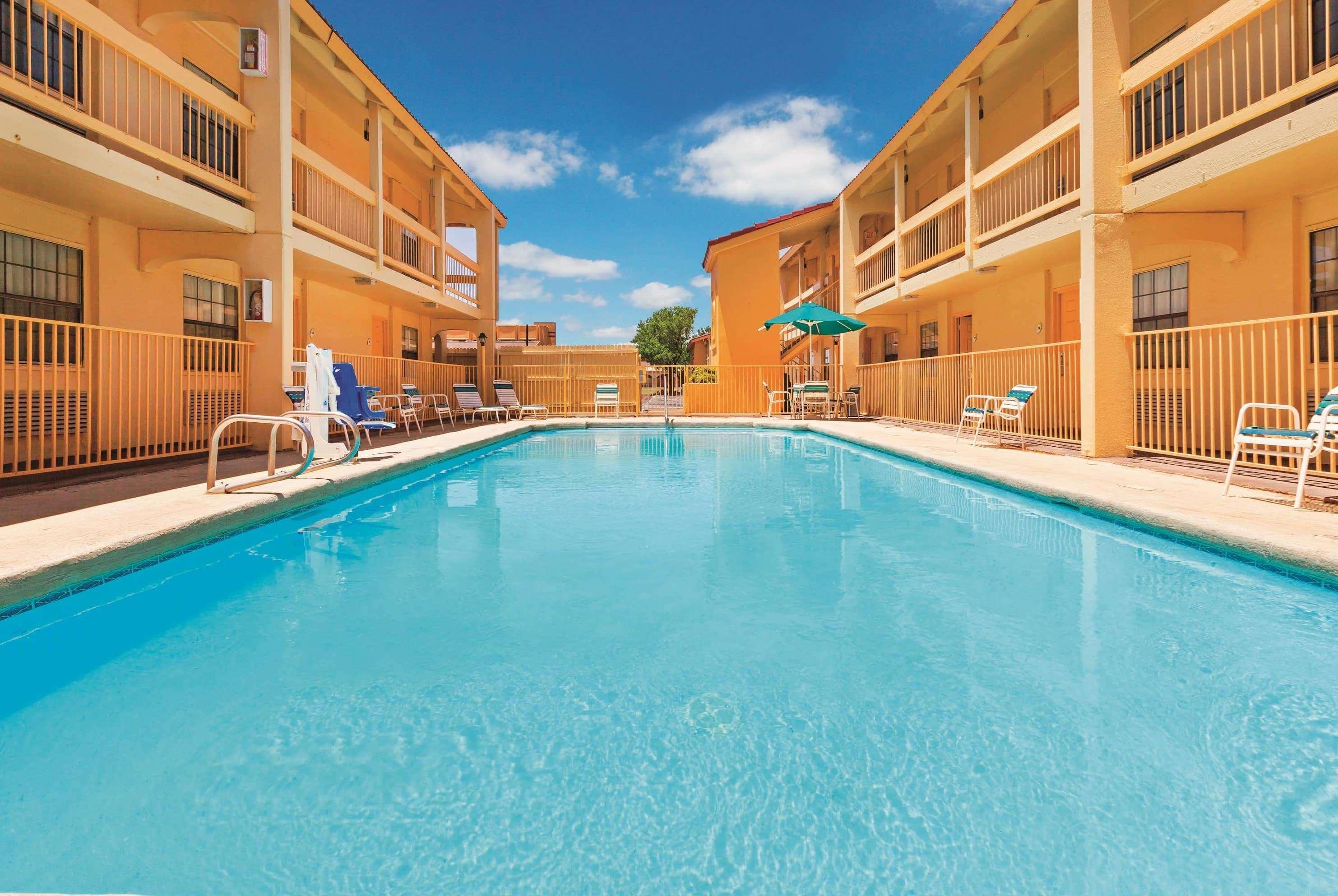 Baymont By Wyndham Lubbock - Downtown Civic Center Hotel Exterior photo